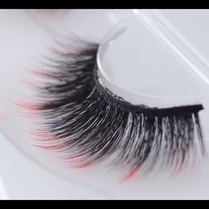 Exclusive Luxury Lashes - Red Tone on Tips
